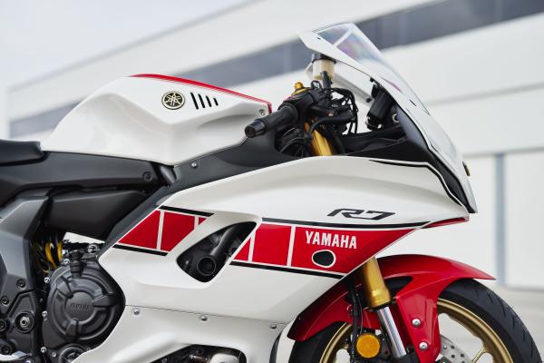 Yam-R7-2022-Visordown-Review